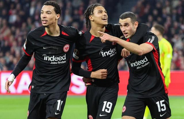 包含阿贾克斯客场击败尤文图斯，稳稳守住荷甲领先地位！的词条