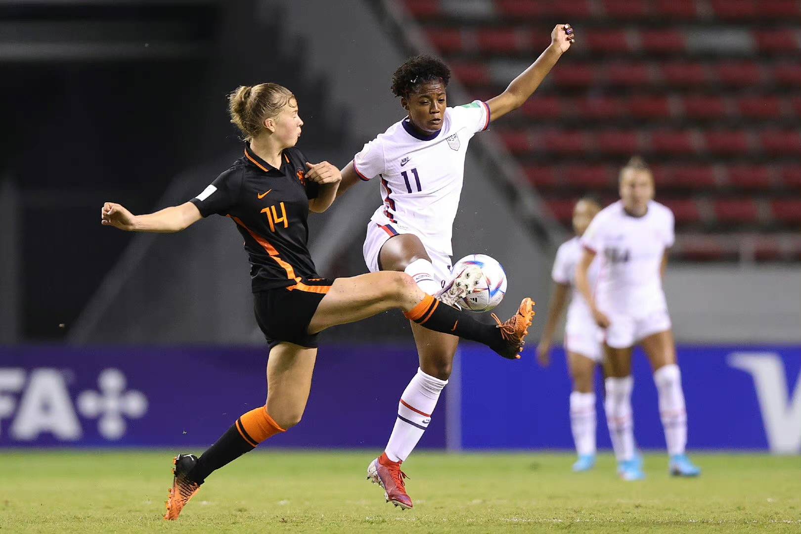 荷兰女足-轻取加纳队,表现出色 荷兰女足-轻取加纳队,表现出色