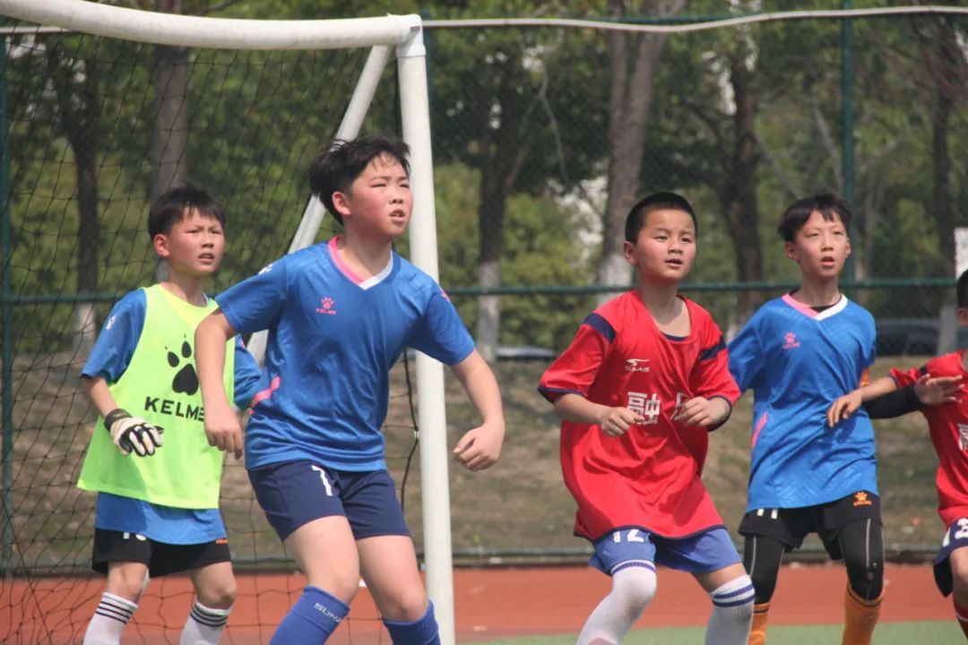 包含比赛中球员斗志昂扬,奋力拼搏的词条 包含比赛中球员斗志昂扬,奋力拼搏的词条