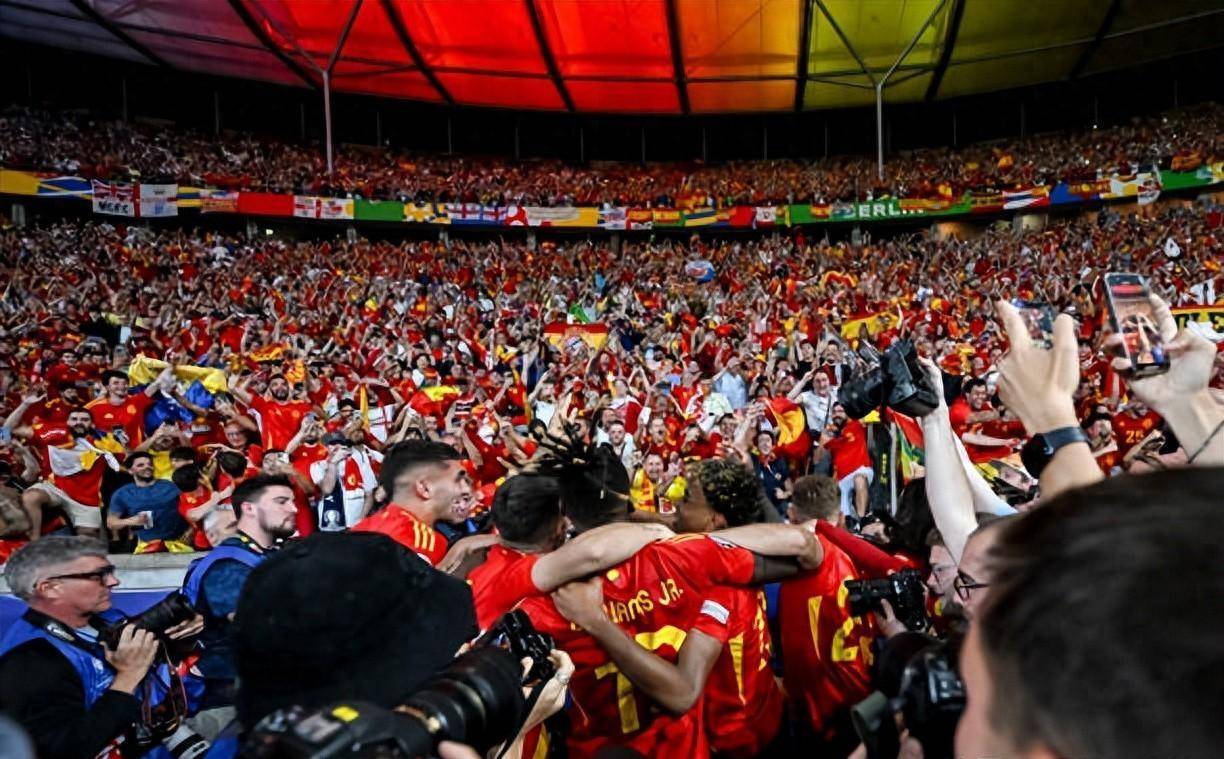 欧洲联赛中的精彩比赛引发球迷热烈讨论 欧洲联赛中的精彩比赛引发球迷热烈讨论