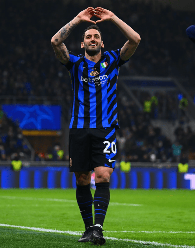 包含国米天王冲顶射门，演绎完美进球的词条