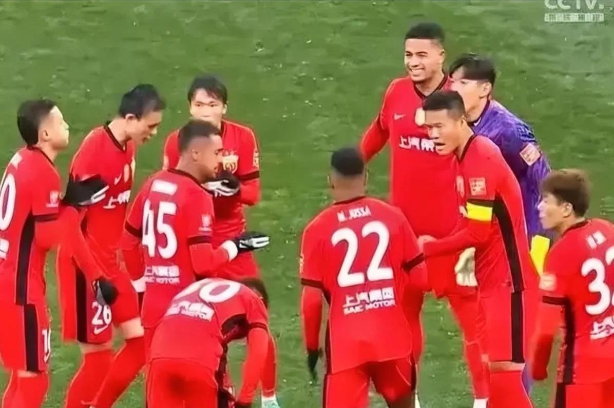 中国足球超级联赛球队双方激烈对决带来激情 中国足球超级联赛球队双方激烈对决带来激情