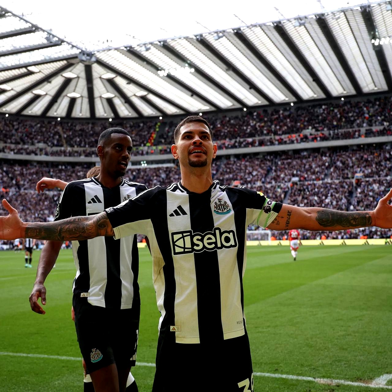 纽卡斯尔主场拿下关键分数,逼近前四的简单介绍 纽卡斯尔主场拿下关键分数,逼近前四的简单介绍