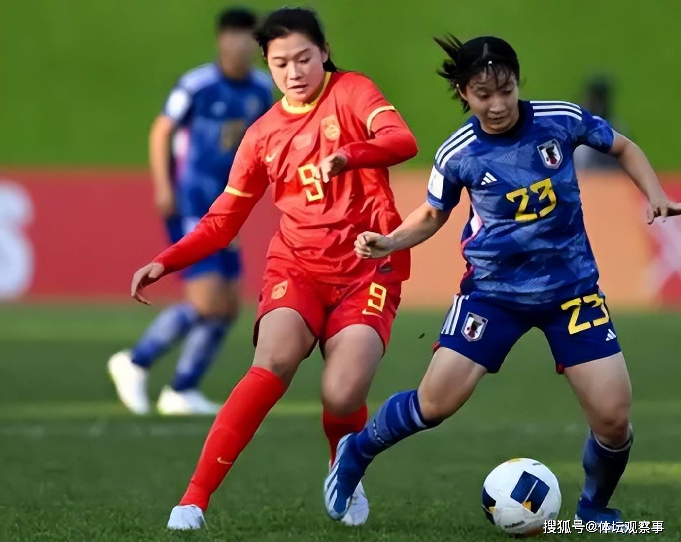 女足锦标赛中球员表现出色,瞩目 女足锦标赛中球员表现出色,瞩目