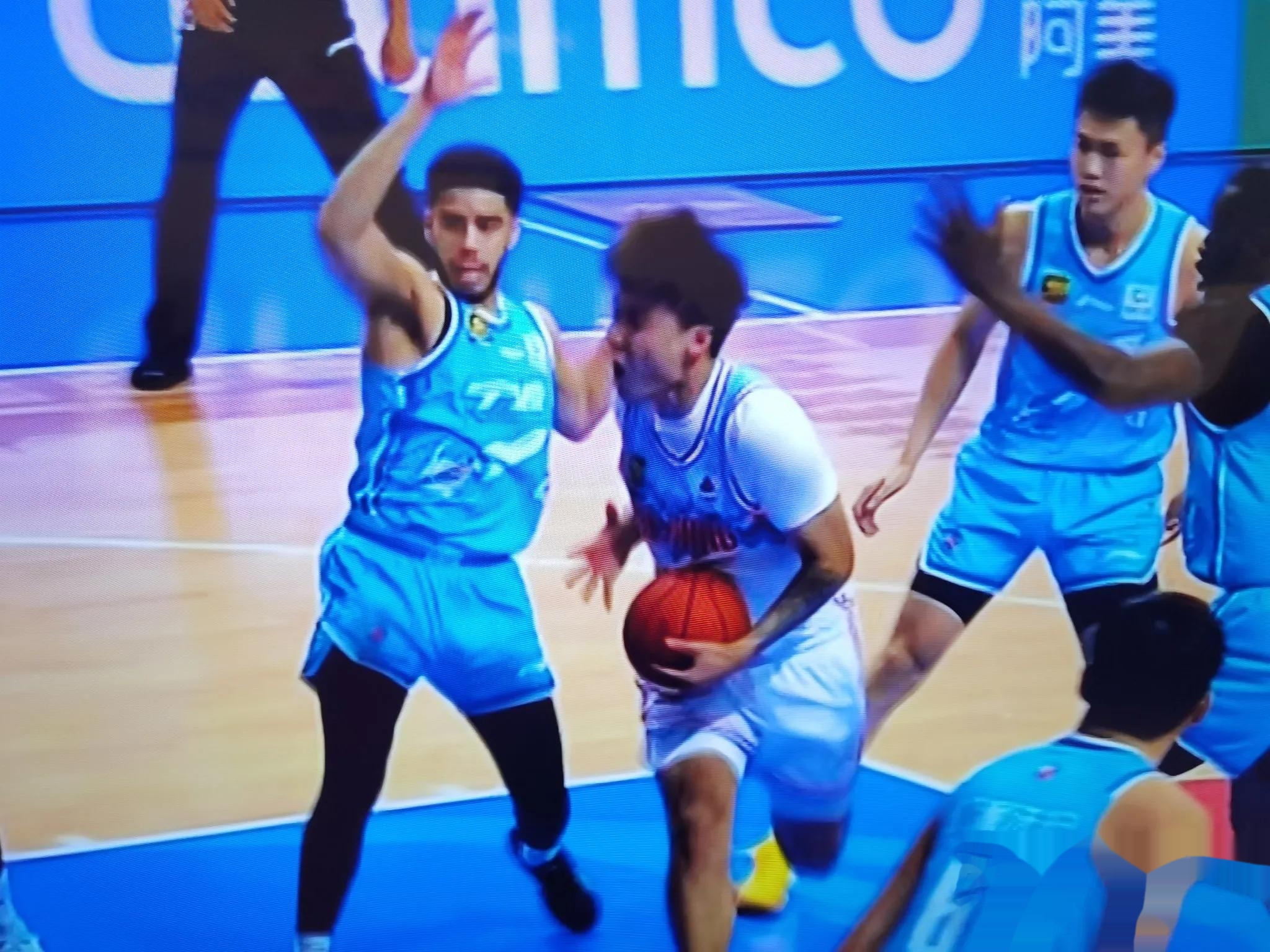 新疆队在最新比赛中以顽强拼搏,完成完美表现 新疆队在最新比赛中以顽强拼搏,完成完美表现