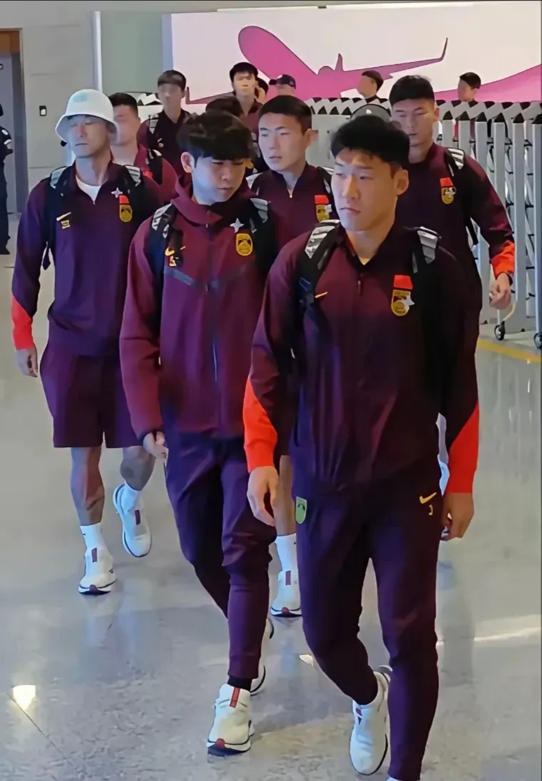 国内足球联赛引发热议,球迷们怎么看?的简单介绍 国内足球联赛引发热议,球迷们怎么看?的简单介绍